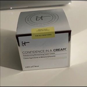 IT Cosmetics confidence in a cream